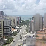 Apt 2 quartos acomoda 10 pessoas a 450 metros da praia de Jatiúca